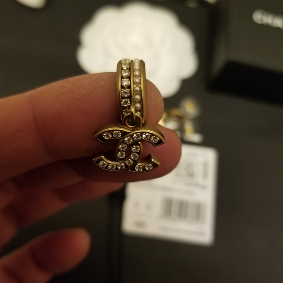 🆕 Chanel Gold Crystal &Pearls with CC charms - Picture 4 of 10